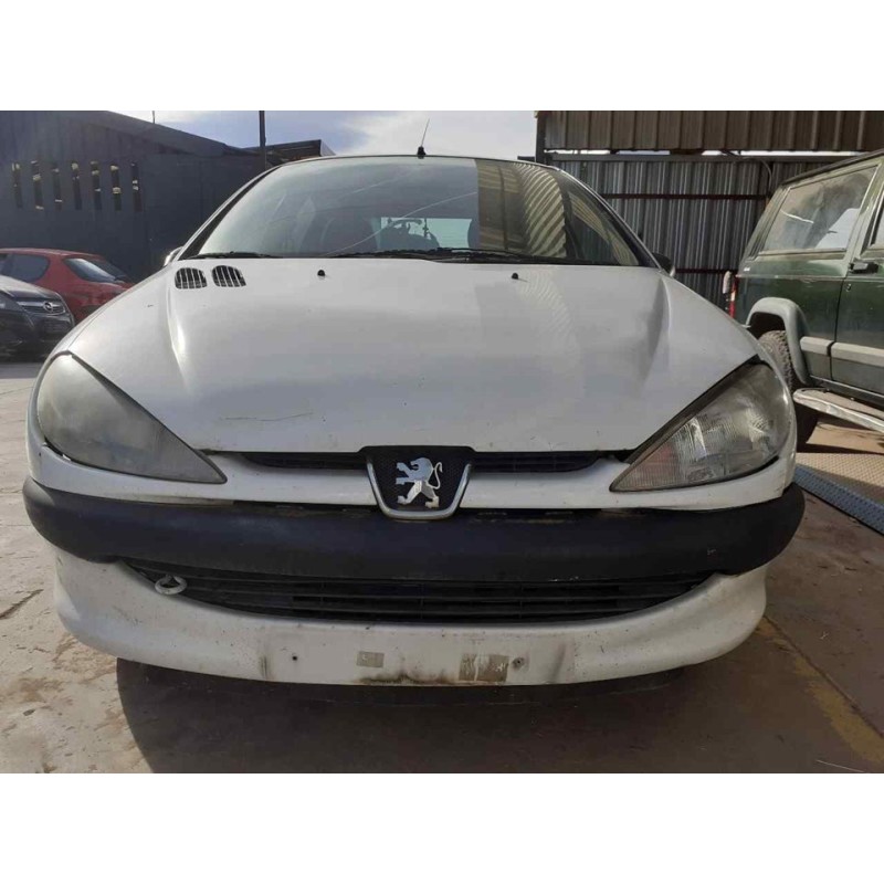 peugeot 206 berlina del año 2001