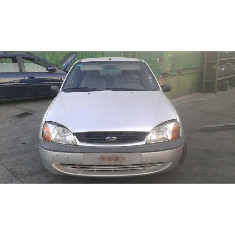 ford fiesta berlina del año 1999
