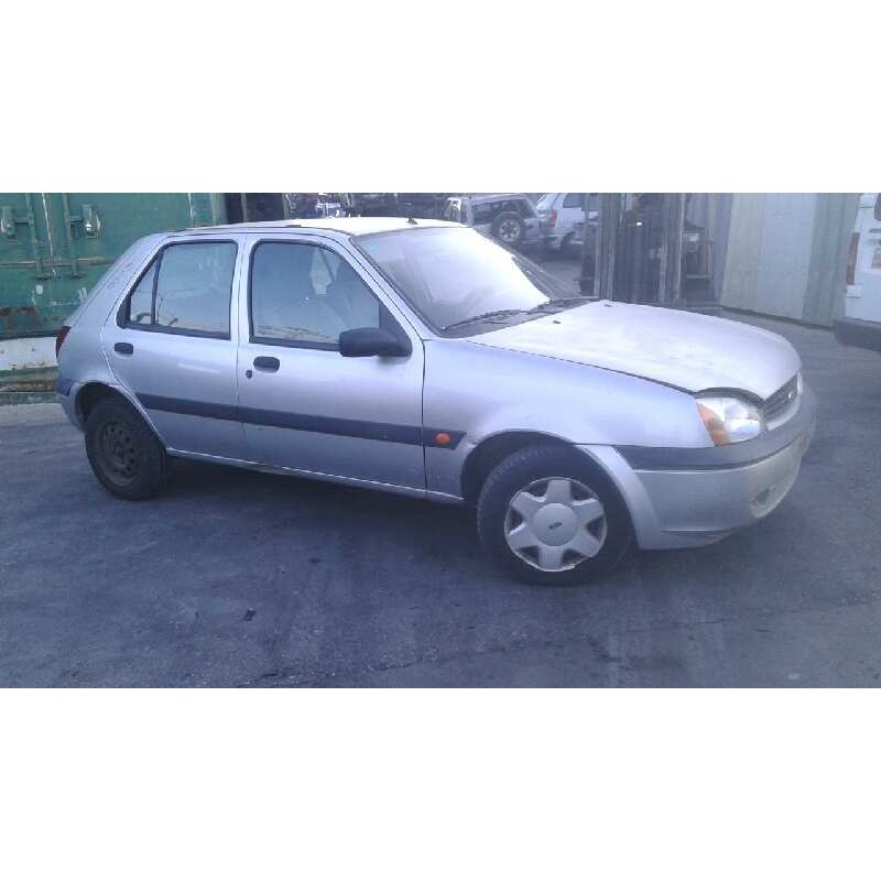ford fiesta berlina del año 1999
