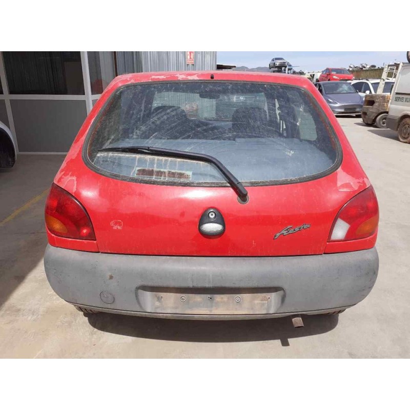 ford fiesta berlina del año 1996