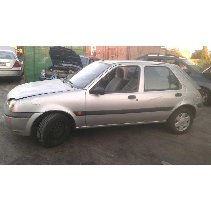 ford fiesta berlina del año 1999