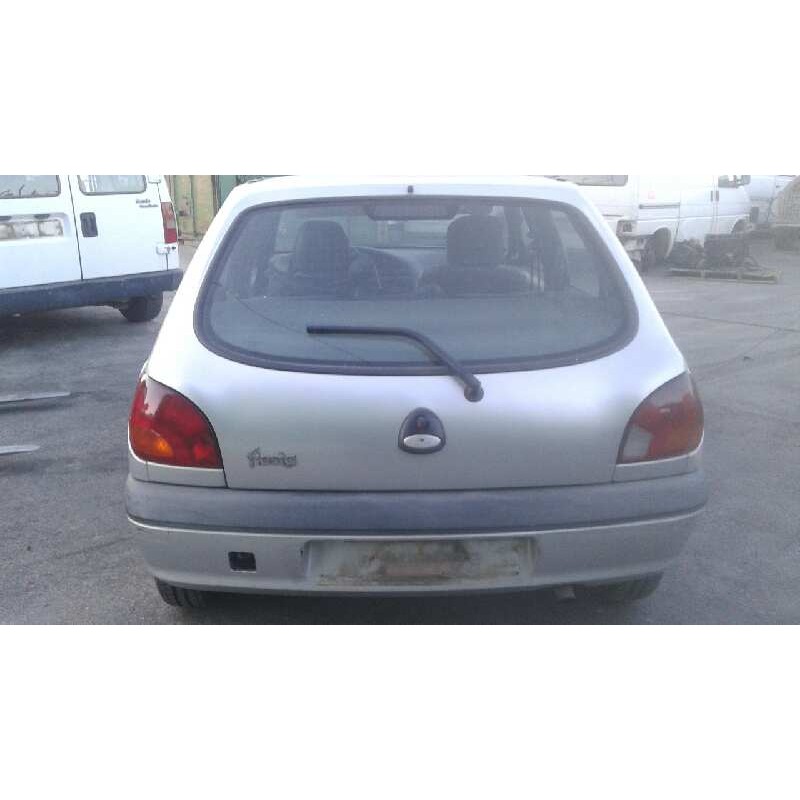 ford fiesta berlina del año 1999