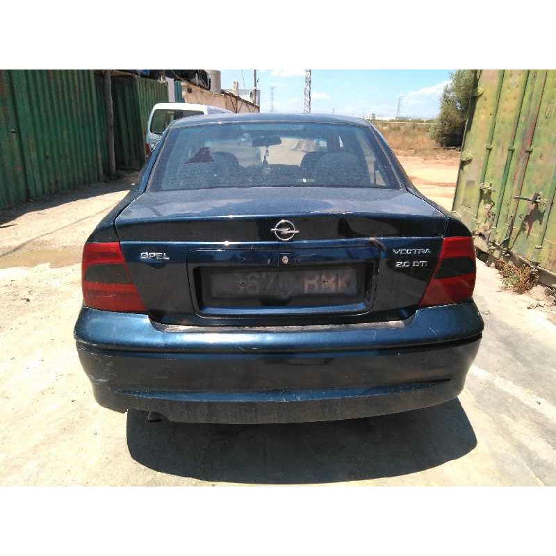 opel vectra b berlina del año 2000