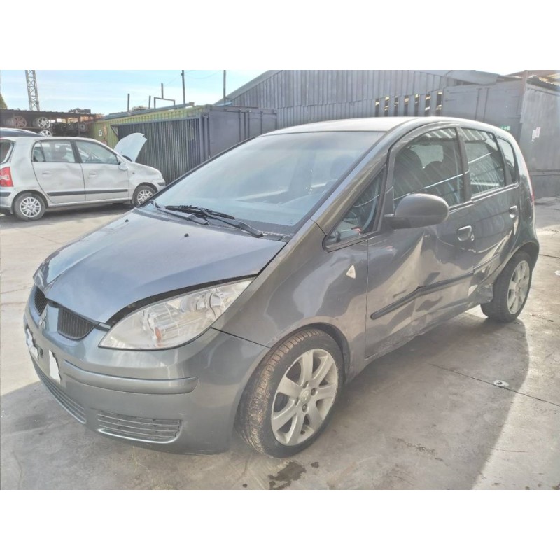mitsubishi colt berlina 5 (z30a) del año 2004