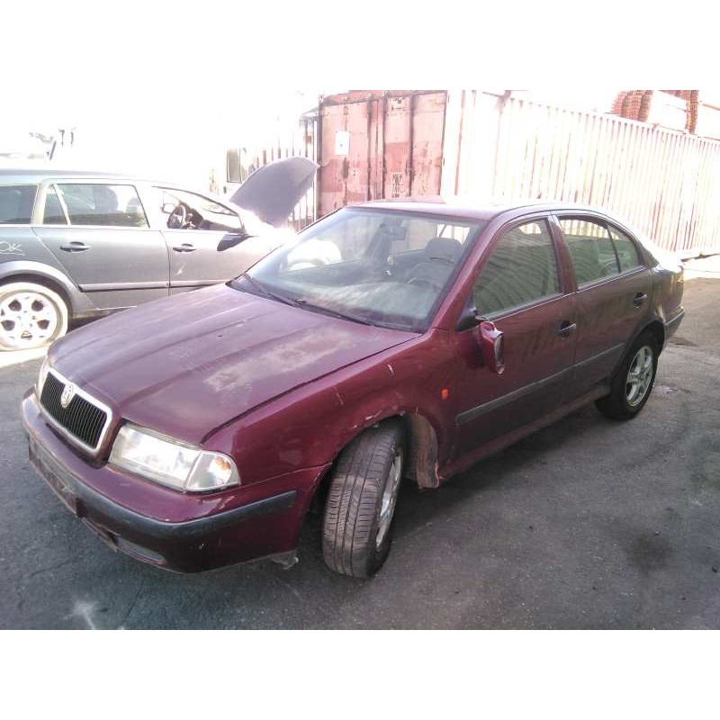skoda octavia berlina (1u2) del año 1997
