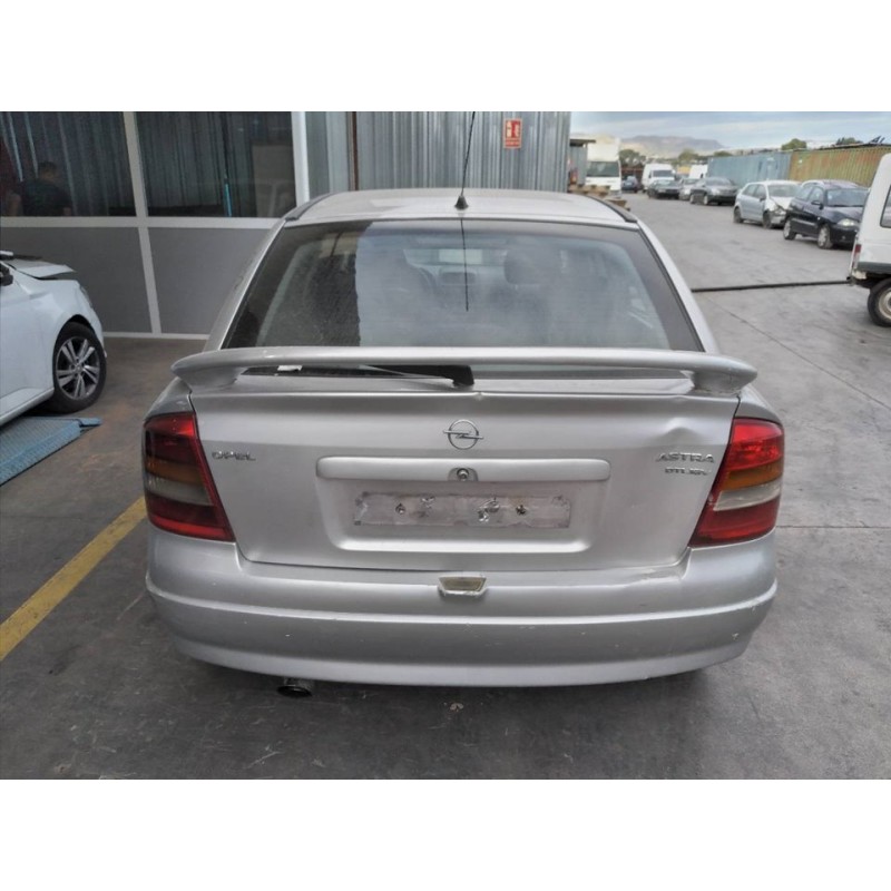 opel astra g berlina del año 2001