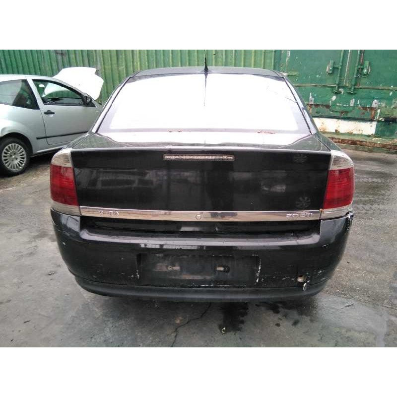 opel vectra c berlina del año 2004
