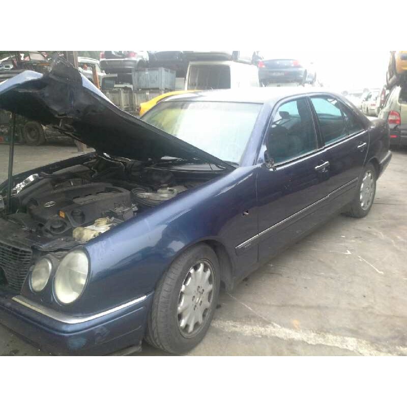 mercedes-benz clase e (w210) berlina del año 1999