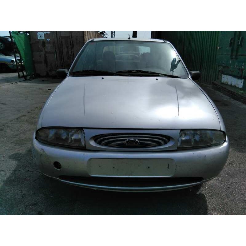 ford fiesta berlina del año 1999