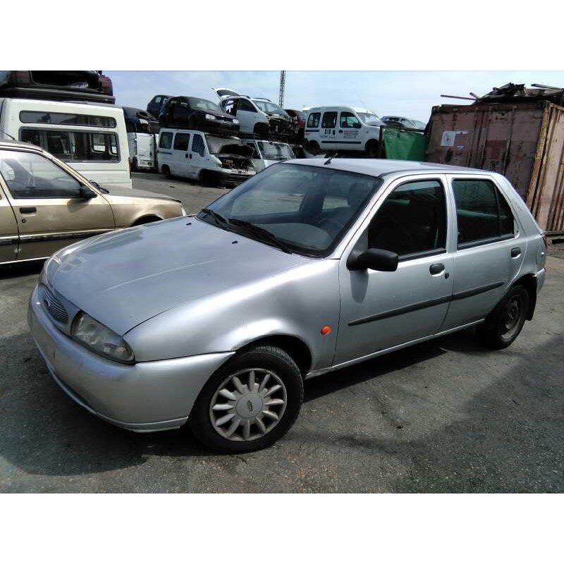 ford fiesta berlina del año 1999