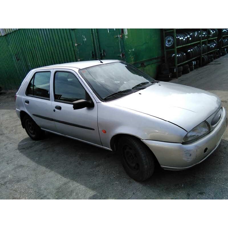 ford fiesta berlina del año 1999