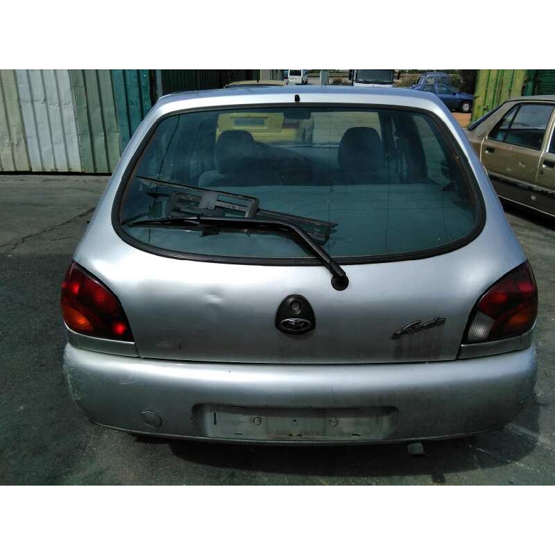 ford fiesta berlina del año 1999