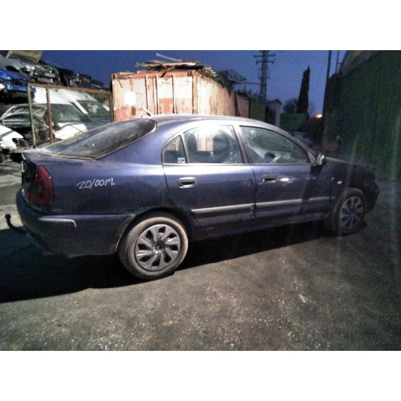 mitsubishi carisma berlina 5 (da0) del año 2001