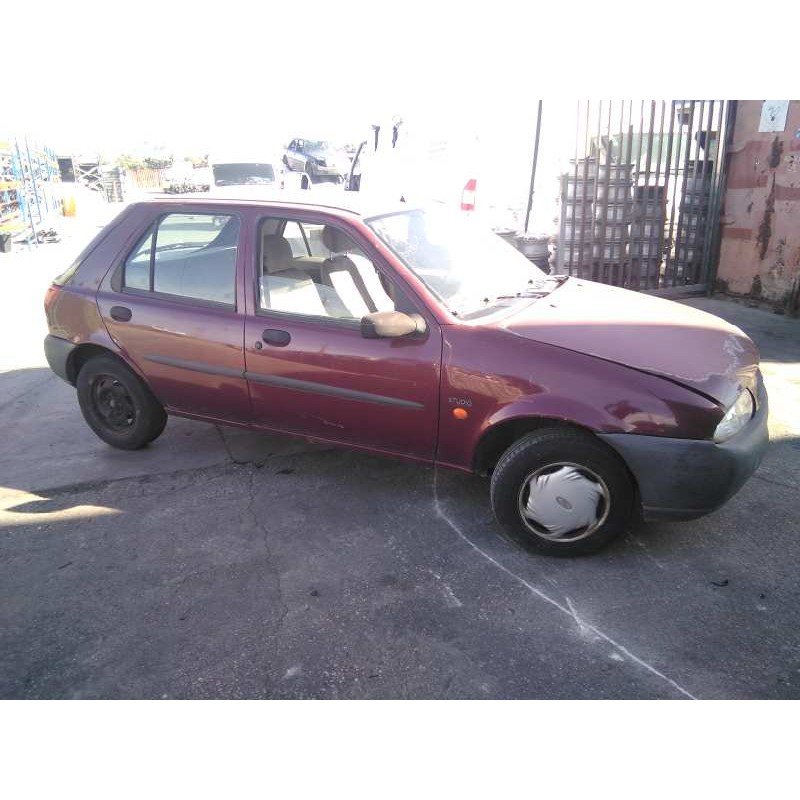 ford fiesta berlina del año 1996