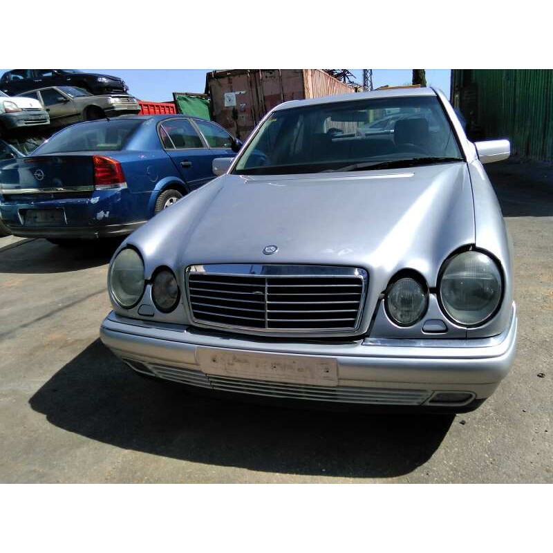 mercedes-benz clase e (w210) berlina del año 1999