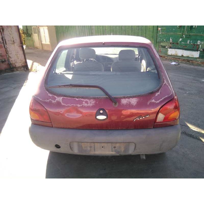 ford fiesta berlina del año 1996