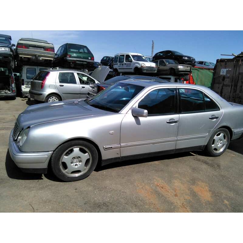mercedes-benz clase e (w210) berlina del año 1999