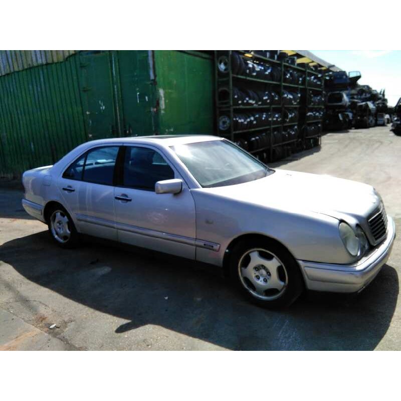 mercedes-benz clase e (w210) berlina del año 1999