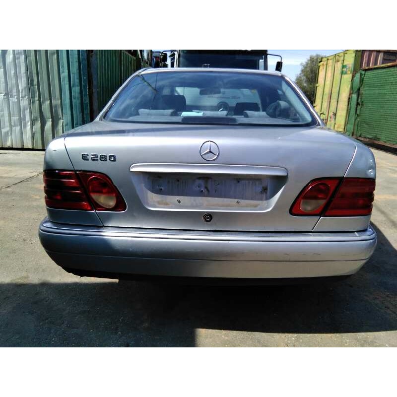 mercedes-benz clase e (w210) berlina del año 1999
