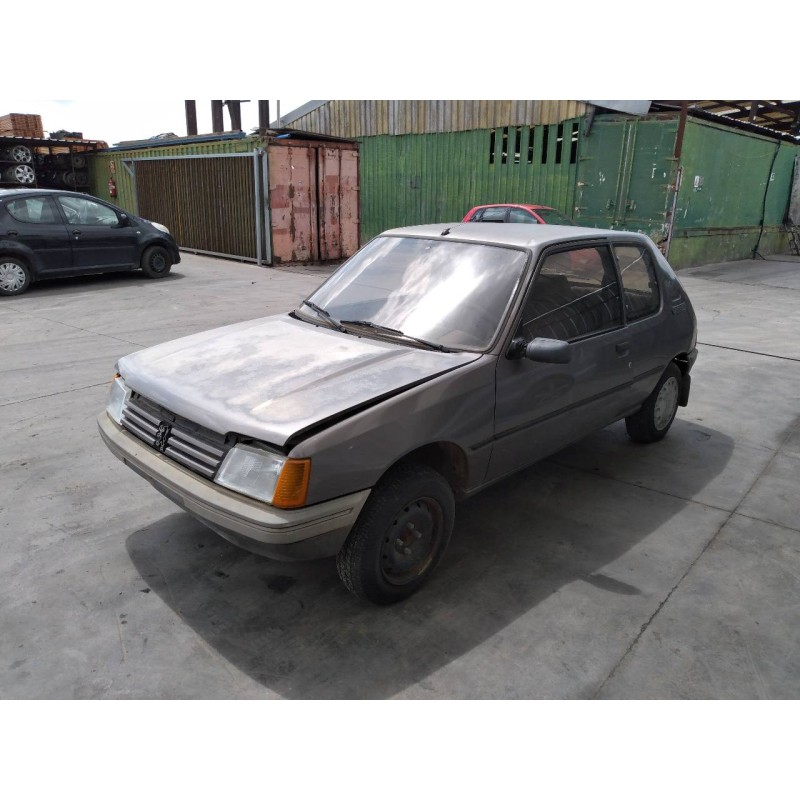 peugeot 205 berlina del año 1988