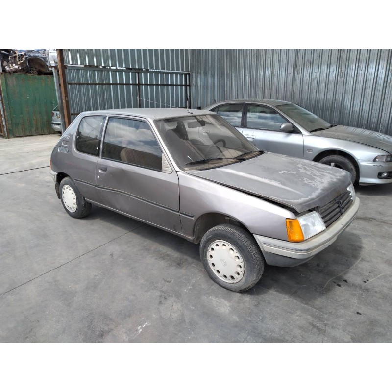 peugeot 205 berlina del año 1988