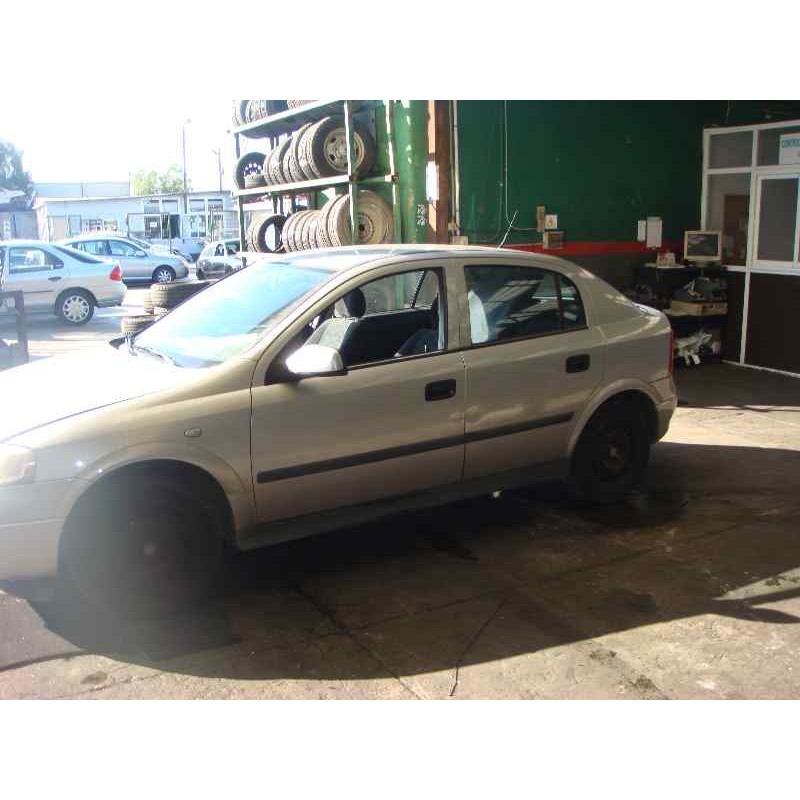opel astra g berlina del año 2000