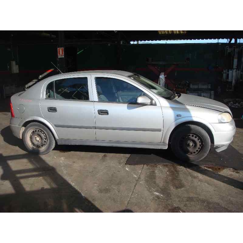 opel astra g berlina del año 2000
