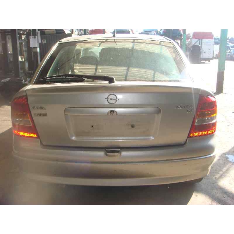 opel astra g berlina del año 2000