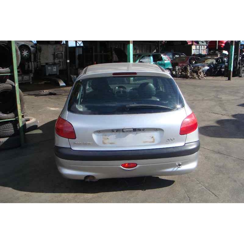 peugeot 206 berlina del año 2001