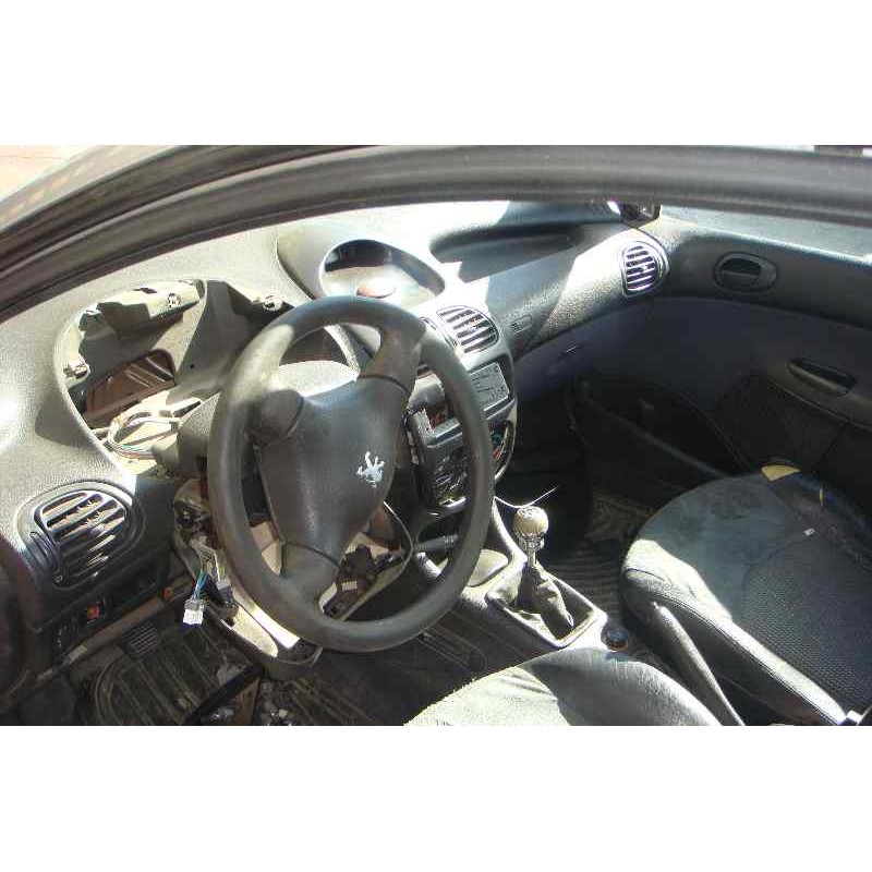 peugeot 206 berlina del año 2001
