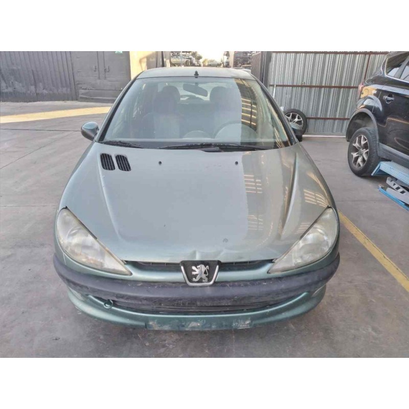 peugeot 206 berlina del año 2000