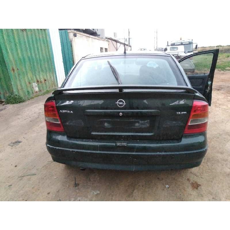 opel astra g berlina del año 2002
