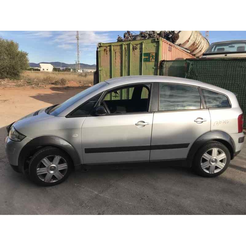audi a2 (8z) del año 2004