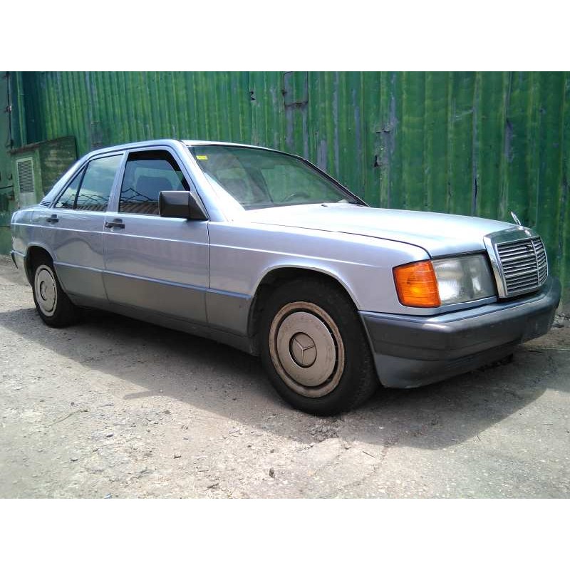 mercedes-benz clase c (w201) berlina del año 1990