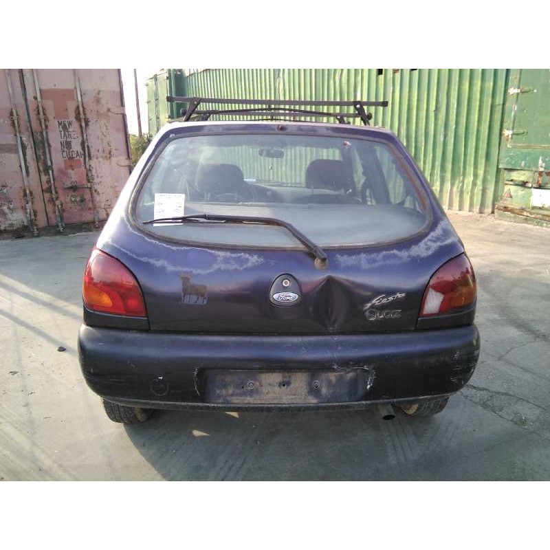 ford fiesta berlina del año 1998