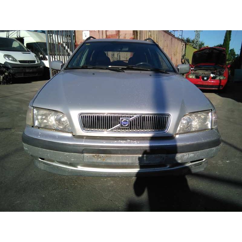 volvo v40 familiar del año 1999