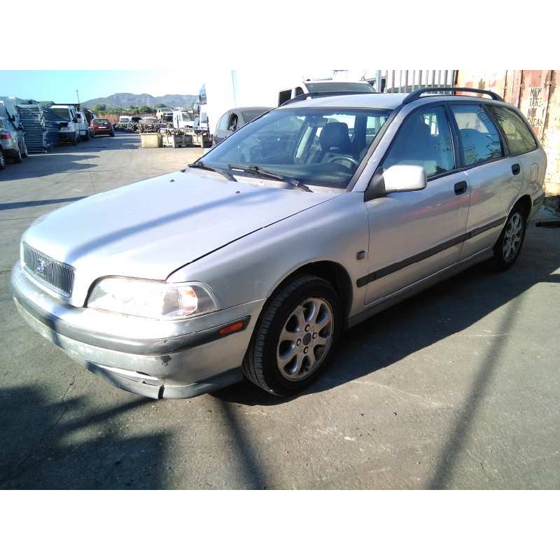 volvo v40 familiar del año 1999
