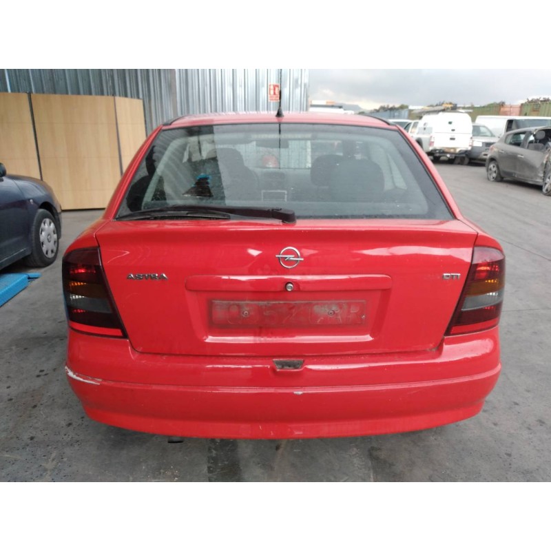 opel astra g berlina del año 2004