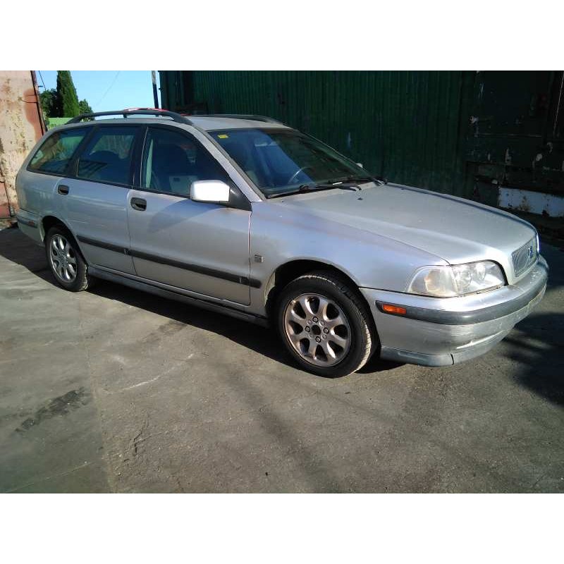 volvo v40 familiar del año 1999