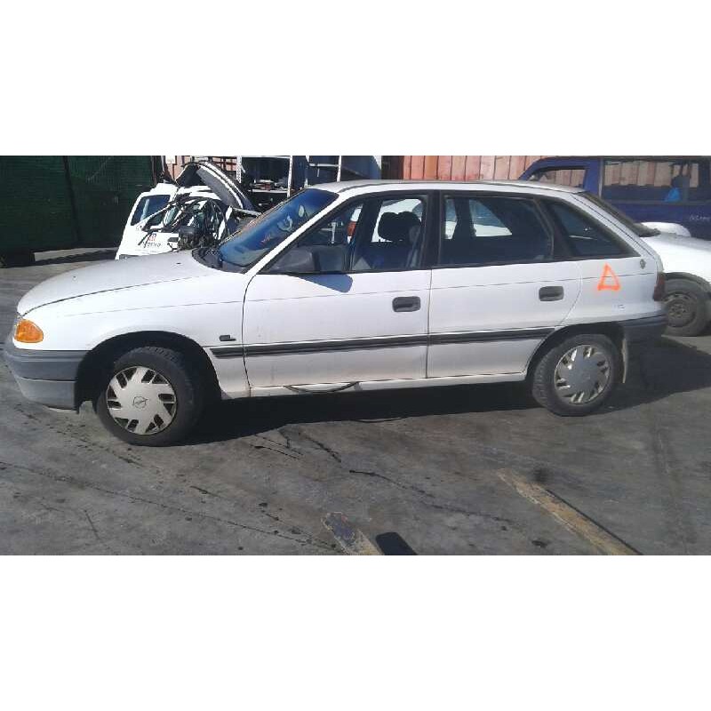 opel astra f berlina del año 1992