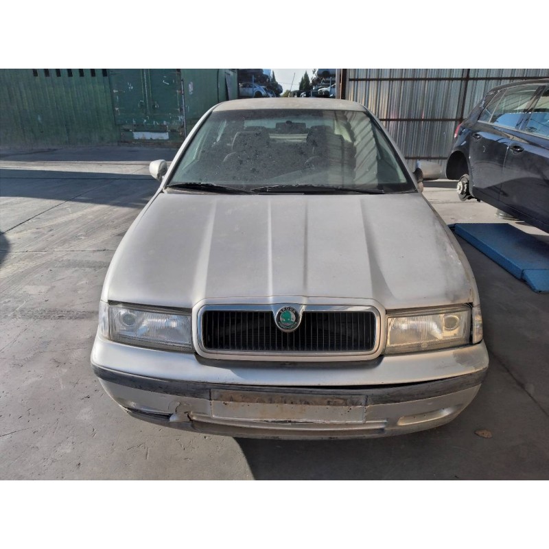 skoda octavia berlina (1u2) del año 1998