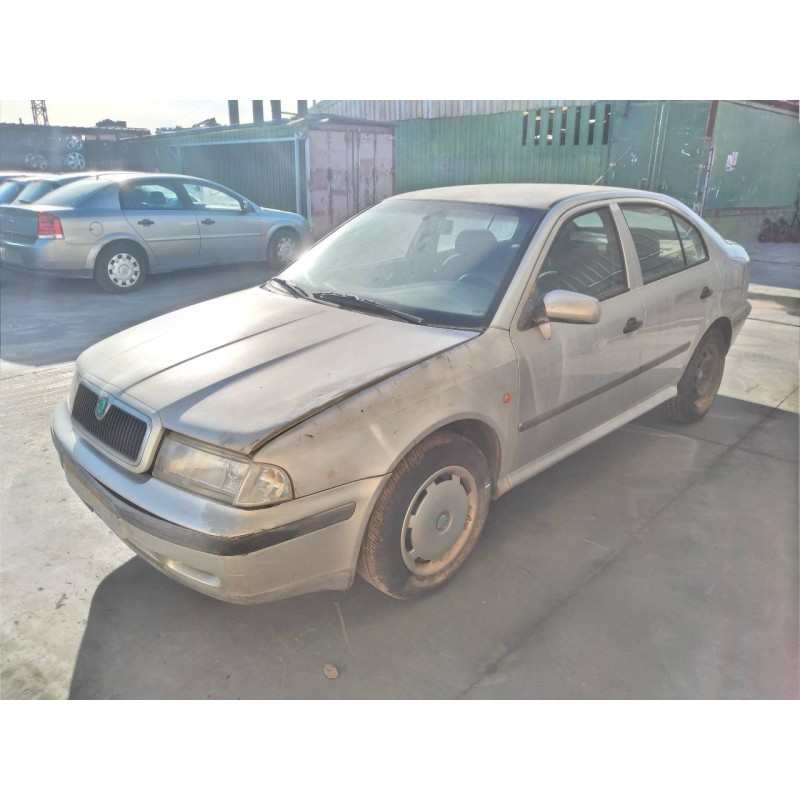 skoda octavia berlina (1u2) del año 1998