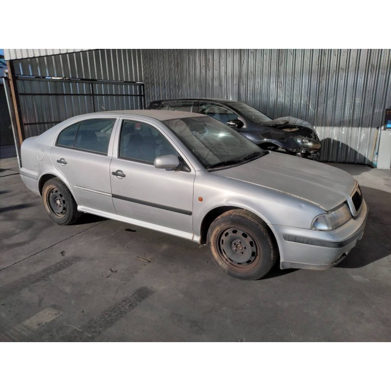 skoda octavia berlina (1u2) del año 1998