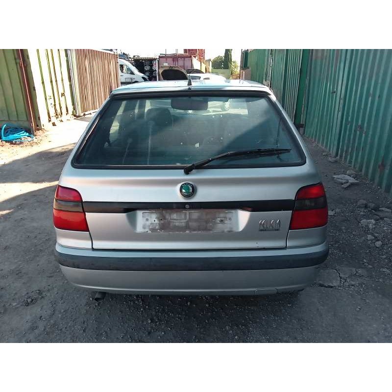 skoda felicia berlina ( 791) del año 1999