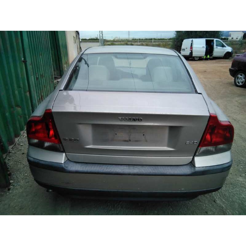 volvo s60 berlina del año 2004