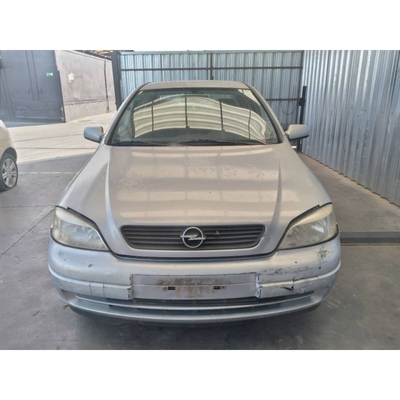opel astra g berlina del año 2000