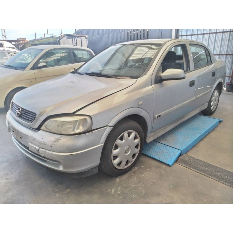 opel astra g berlina del año 2000