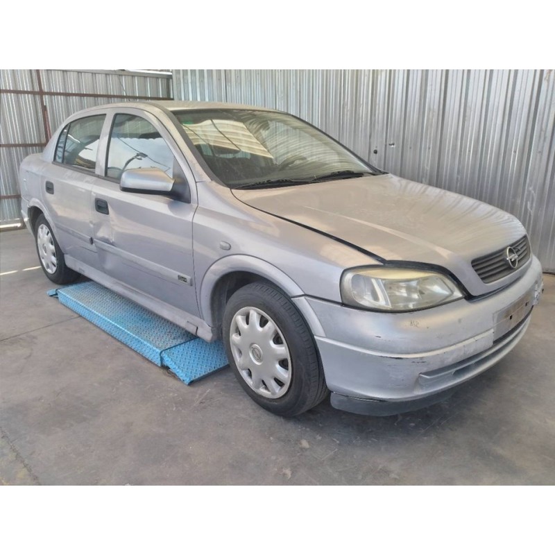 opel astra g berlina del año 2000