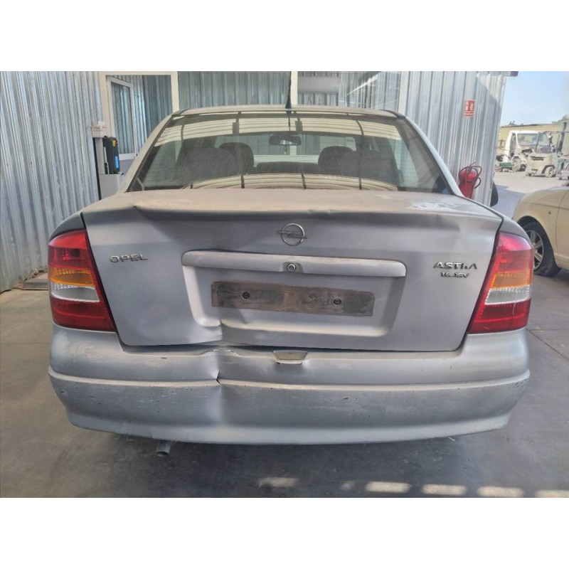 opel astra g berlina del año 2000
