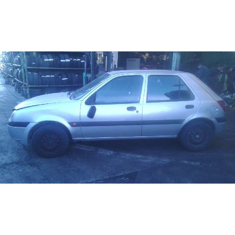 ford fiesta berlina (dx) del año 2000